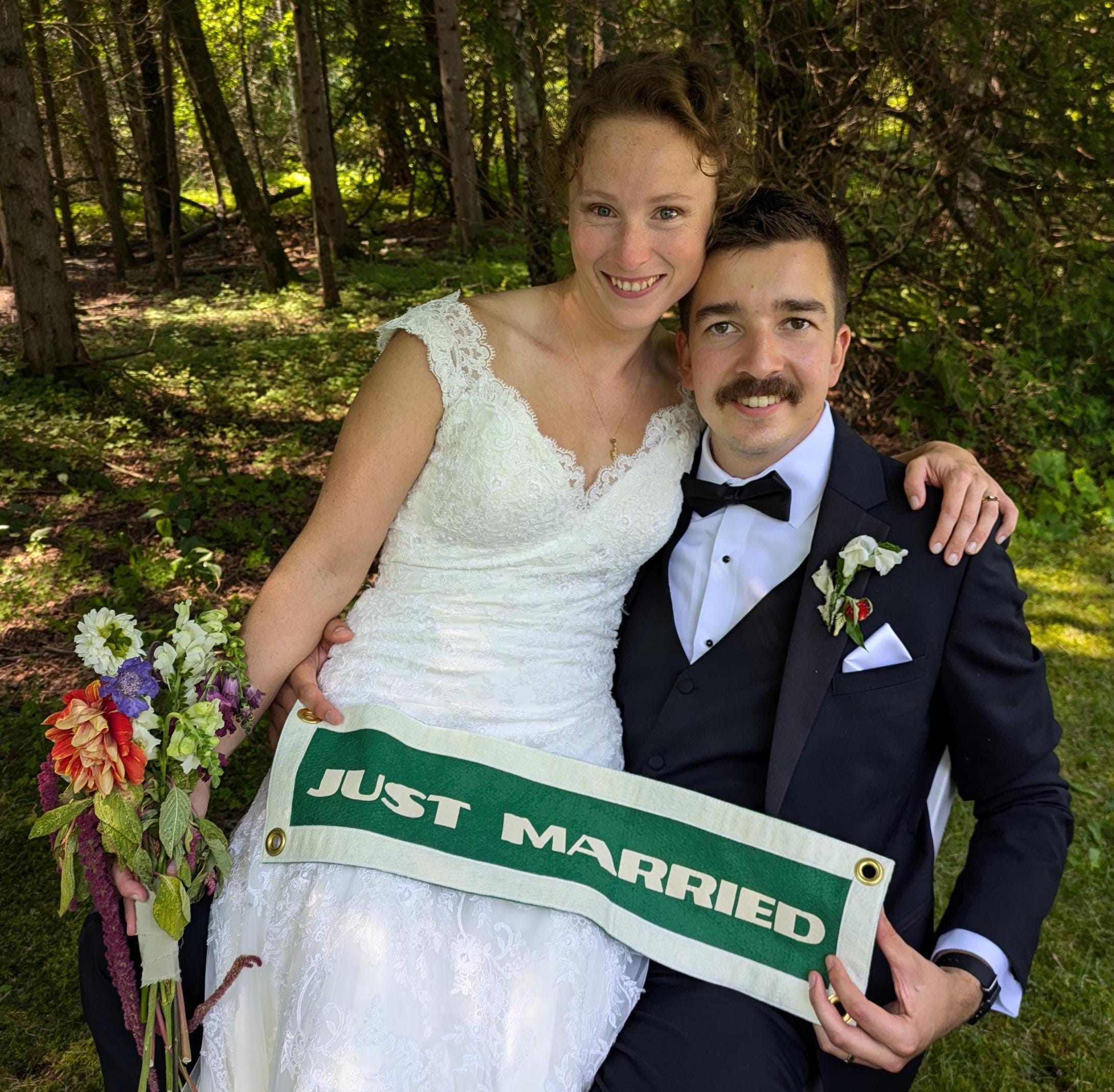 Just Married Felt Banner: Wedding Getaway Car Decoration Photo Prop